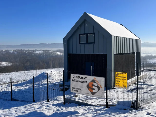 Budowa domu szkieletowego 50m² w systemie Ekodom: rozwiązanie na całoroczny dom energooszczędny z szybkim montażem w Beskidach.