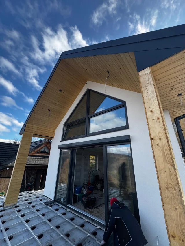 Bau eines Holzrahmenhauses in den Bergen - Ekodom 110 in Cięcina