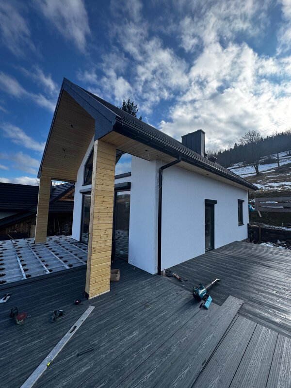 Dom stodoła w górach, taras kompozytowy.