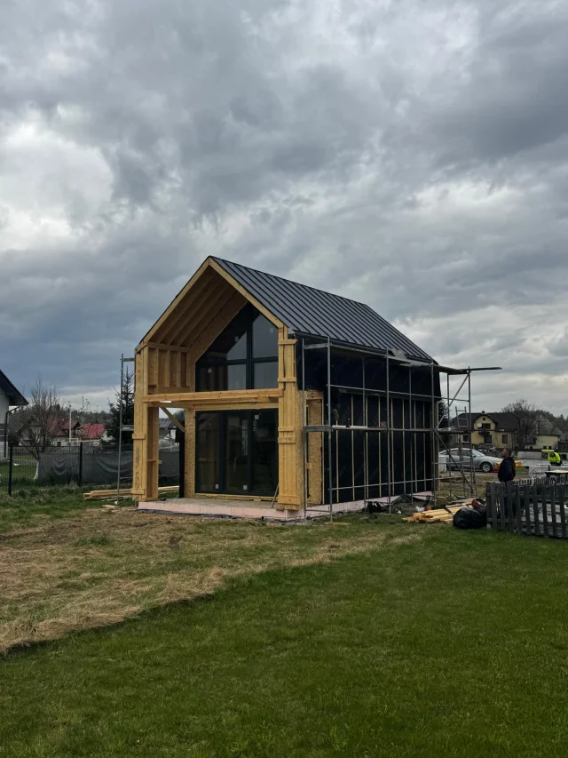 Budowa domu szkieletowego w Cięcinie: nowoczesność w standardzie deweloperskim