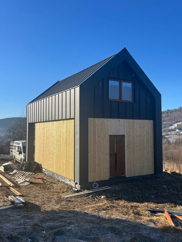 Realization of Ekodom 50 in Limanowa; modular frame house, construction site.