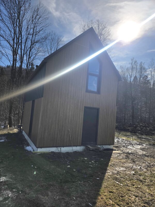 Dom szkieletowy Żywiec: trwała elewacja z deski kompozytowej.