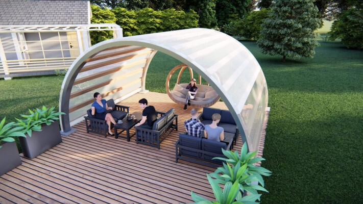 Modernes Garden Patio im Garten mit Holzterrasse, bogenförmigem Vordach und Loungemöbeln, ideal zum Entspannen und für Treffen im Freien.