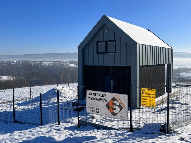 Budowa domu szkieletowego 50m² w systemie Ekodom: rozwiązanie na całoroczny dom energooszczędny z szybkim montażem w Beskidach.